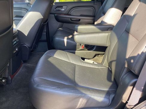 Used 2012 Cadillac Escalade Luxury AWD/4WD image 10