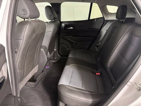 Used 2025 Chevrolet Trax LT FWD image 40