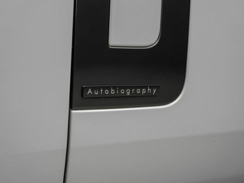 Used 2025 Land Rover Range Rover Long Wheelbase Autobiography AWD/4WD image 22