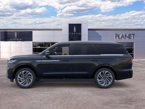 New 2026 Lincoln Navigator Premiere AWD/4WD image 3