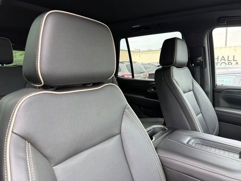 Used 2023 GMC Yukon SLT AWD/4WD image 32