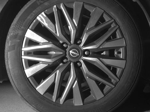Used 2025 Nissan Altima 2.5 SV FWD image 13