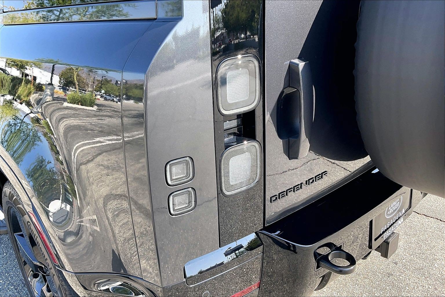 New 2026 Land Rover Defender 110 X-Dynamic SE AWD/4WD image 8
