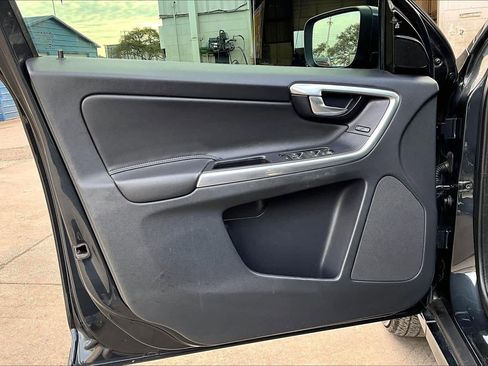 Used 2016 Volvo XC60 T5 Platinum image 21