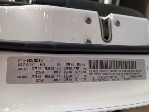 Used 2019 Jeep Cherokee Latitude Plus w/ Comfort/Convenience Group image 33