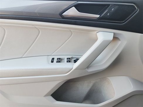 Used 2023 Volkswagen Tiguan SE image 26