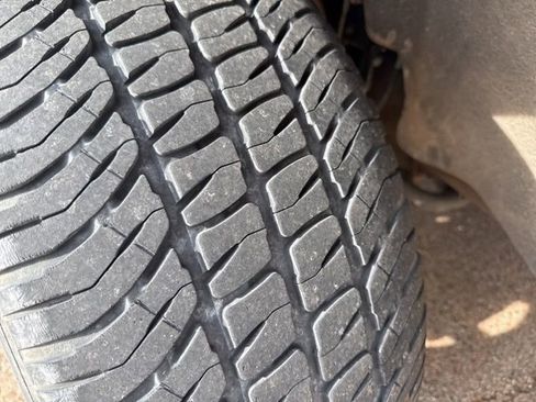 Used 2018 GMC Yukon Denali image 2