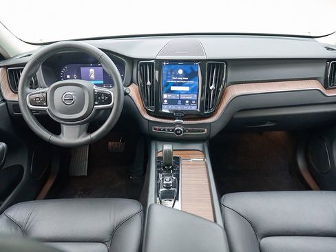 Certified 2024 Volvo XC60 T8 Plus AWD/4WD image 24