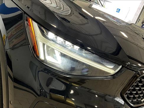 Used 2023 Volvo XC40 B5 Ultimate AWD/4WD image 32