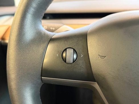 Used 2022 Tesla Model 3 Long Range AWD/4WD image 25