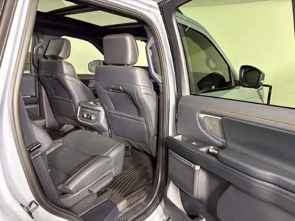Used 2025 Ford Expedition Tremor AWD/4WD image 39