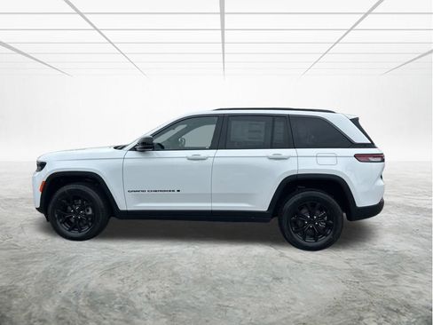 New 2026 Jeep Grand Cherokee Laredo image 7