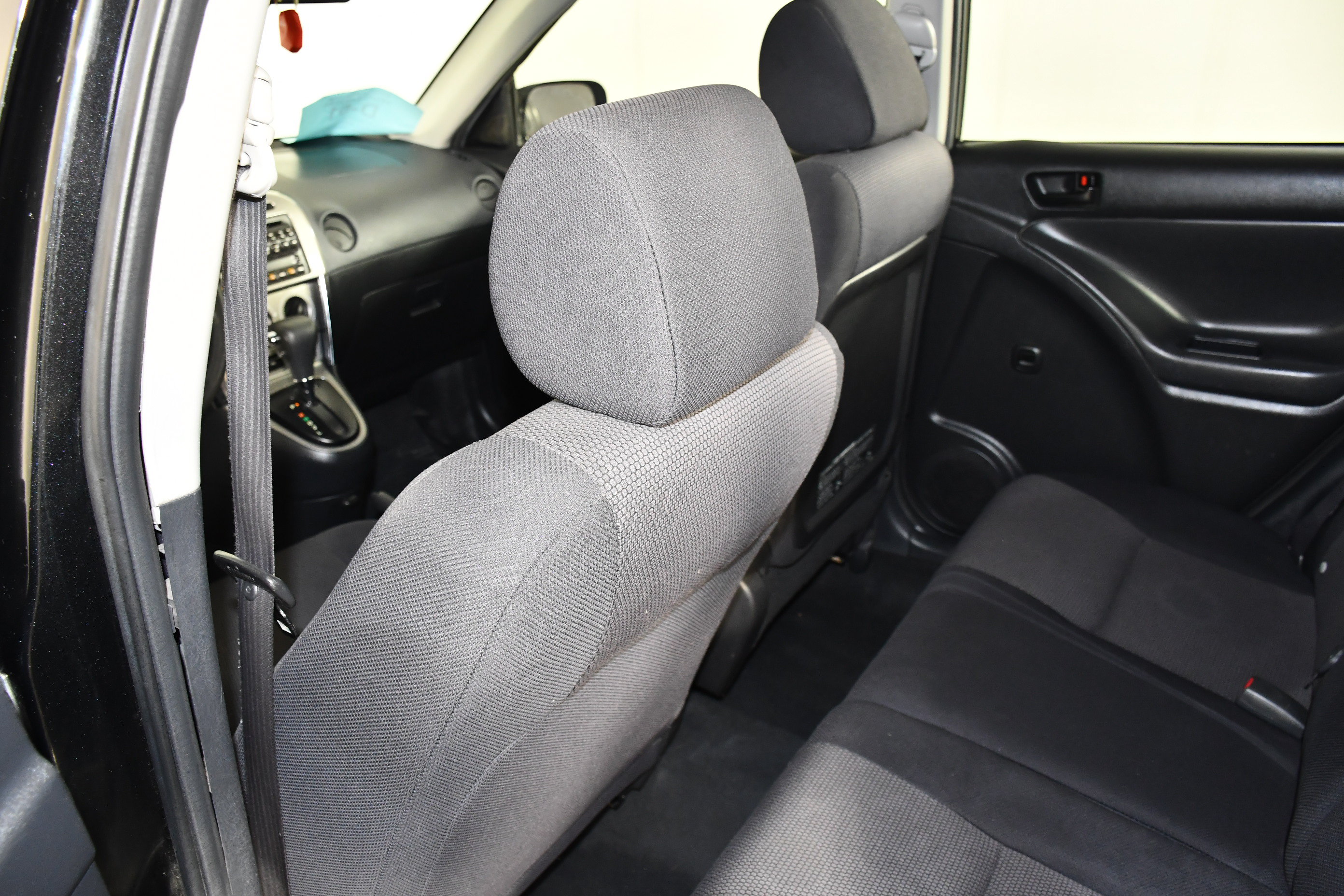 Used 2005 Pontiac Vibe w/ Power Group Value Package FWD image 41