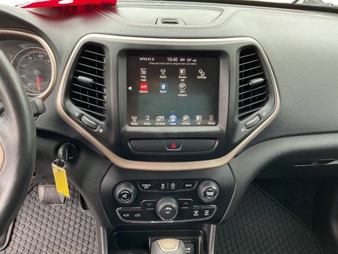Used 2017 Jeep Cherokee Latitude w/ Cold Weather Group AWD/4WD image 22