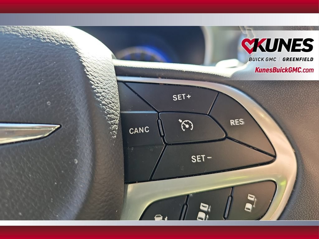 Used 2024 Chrysler Pacifica Touring-L FWD image 20