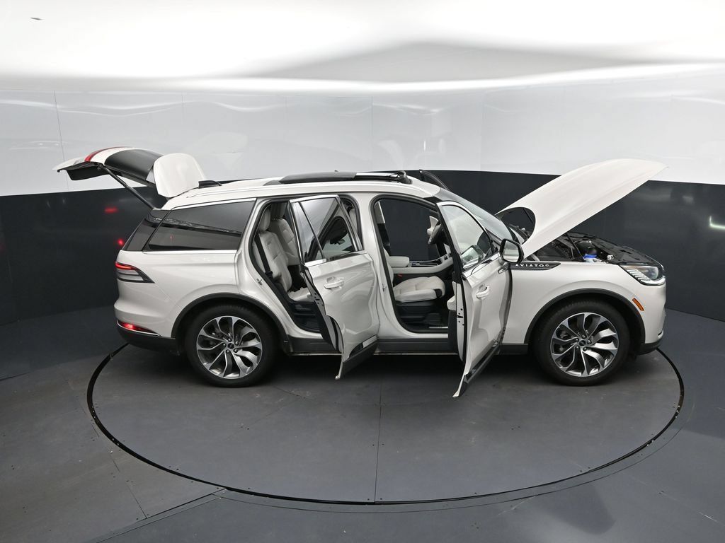 Used 2025 Lincoln Aviator Reserve w/ Luxury Package RWD image 50