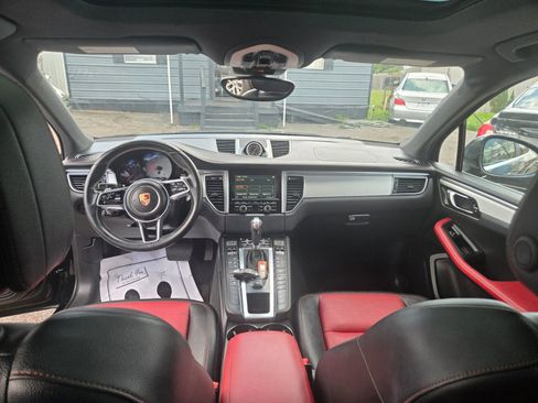 Used 2016 Porsche Macan S image 9