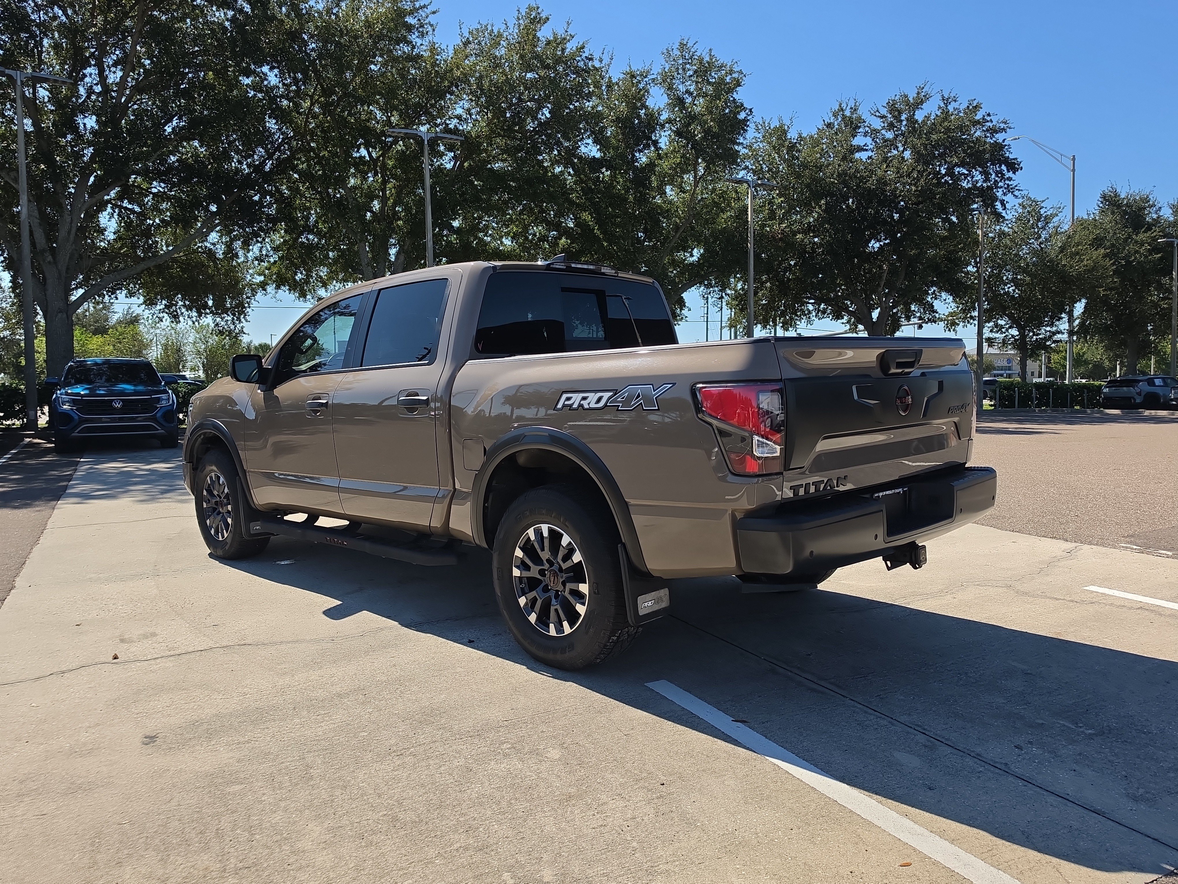 Used 2023 Nissan Titan PRO-4X w/ Pro-4x Utility Package AWD/4WD image 5