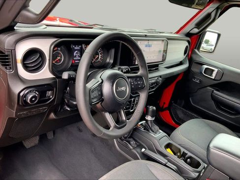 Used 2025 Jeep Wrangler Unlimited Sport AWD/4WD image 17