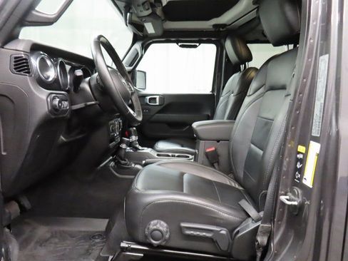 Used 2021 Jeep Wrangler Unlimited Sahara image 9