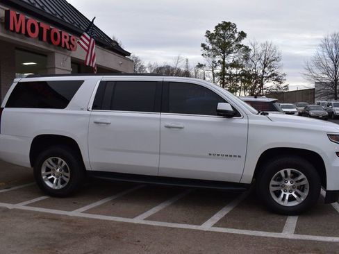 Used 2018 Chevrolet Suburban LT image 6