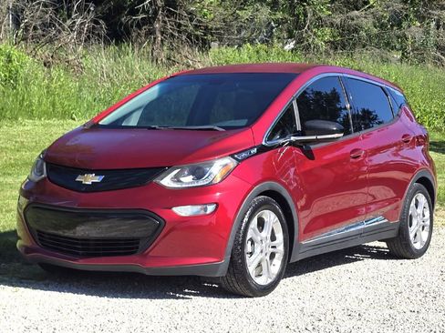 Used 2017 Chevrolet Bolt LT FWD image 2