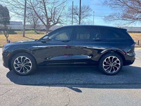 Used 2025 Lincoln Nautilus Reserve image 23