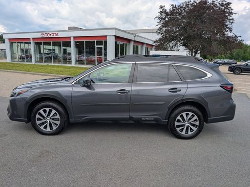 Used 2024 Subaru Outback Premium AWD/4WD image 2