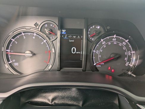 Used 2022 Toyota 4Runner SR5 AWD/4WD image 16