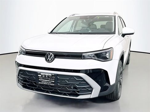 New 2026 Volkswagen Taos SE AWD/4WD image 3