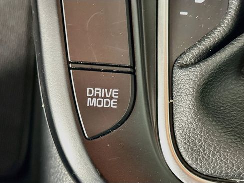 Used 2025 Kia Soul LX w/ LX Technology Package FWD image 25