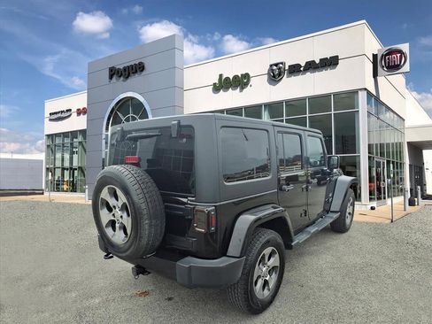 Used 2017 Jeep Wrangler Unlimited Sahara image 2