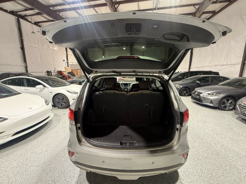 Used 2017 Hyundai Santa Fe Limited AWD/4WD image 5