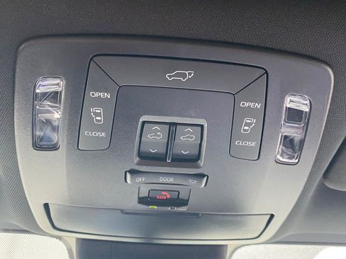 Used 2025 Toyota Sienna XSE image 26