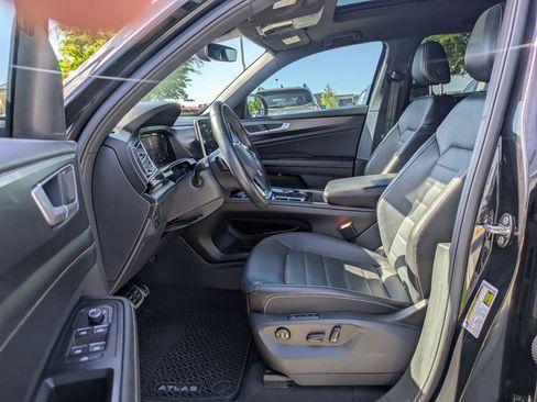 Certified 2024 Volkswagen Atlas Cross Sport SEL R-Line AWD/4WD image 18