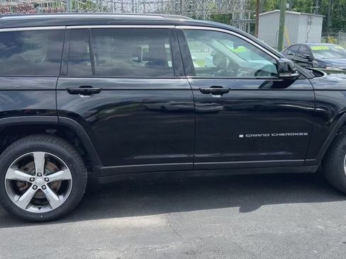 Used 2022 Jeep Grand Cherokee L Limited AWD/4WD image 9