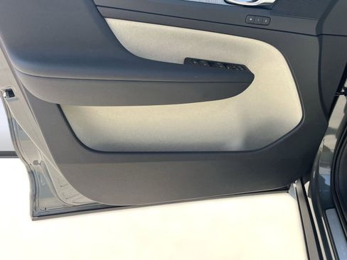 Certified 2026 Volvo XC40 B5 Plus w/ Protection Package Premier image 23