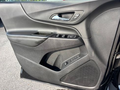 Used 2023 Chevrolet Equinox Premier AWD/4WD image 12
