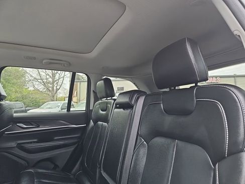 Used 2024 Jeep Grand Cherokee Limited image 15