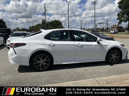 Used 2022 Toyota Camry SE image 29