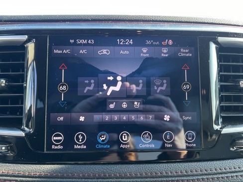 Used 2019 Chrysler Pacifica Limited w/ Tire & Wheel Group image 19