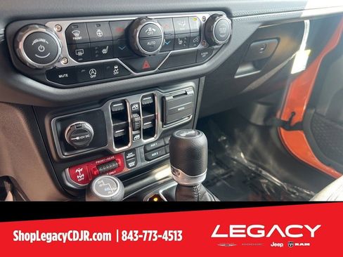 New 2025 Jeep Wrangler Unlimited Rubicon w/ XTREMEE 35" Tire Package image 18