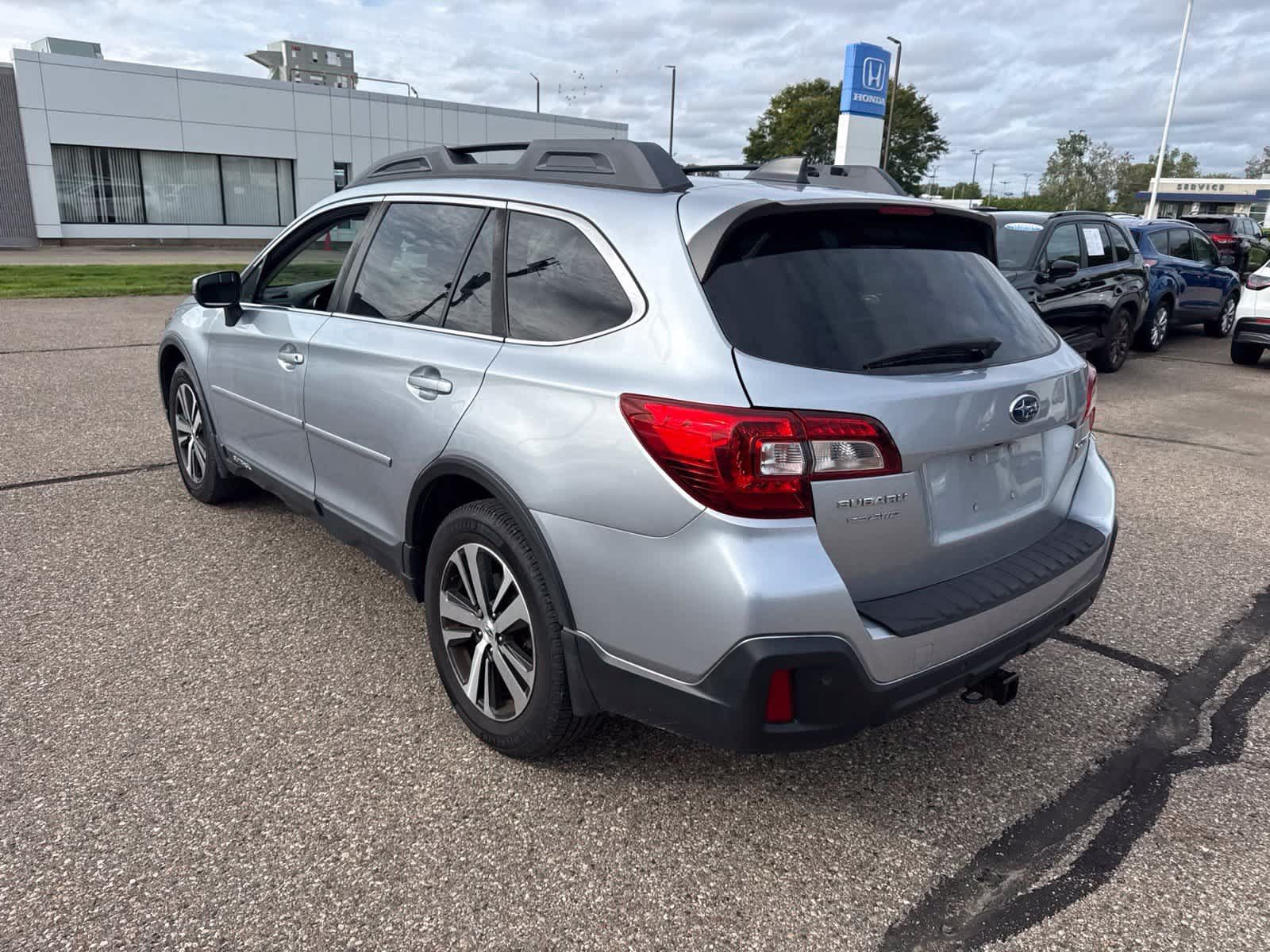 Used 2018 Subaru Outback 2.5i Limited AWD/4WD image 2
