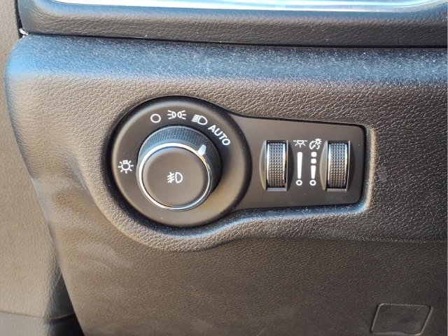 Used 2019 Chrysler Pacifica Touring Plus w/ S Appearance Package FWD image 12