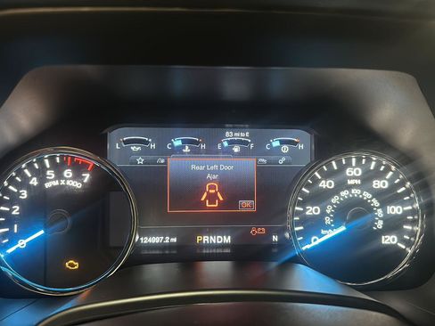 Used 2019 Ford F150 Lariat w/ Equipment Group 502A Luxury AWD/4WD image 19