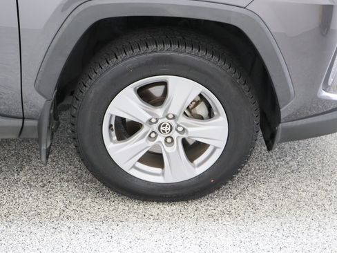 Used 2022 Toyota RAV4 XLE AWD/4WD image 5