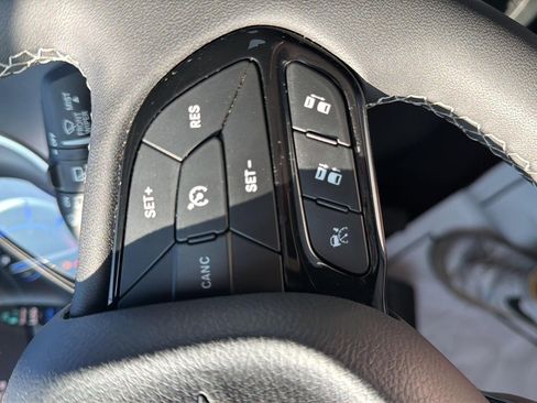Used 2023 Chrysler Pacifica Touring-L w/ S Appearance Package FWD image 17