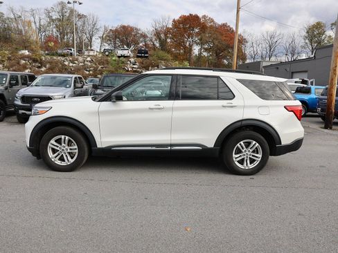 Used 2022 Ford Explorer XLT w/ Equipment Group 202A image 4