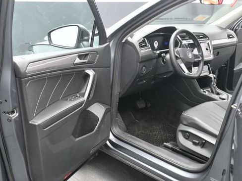 Used 2023 Volkswagen Tiguan SE AWD/4WD image 27