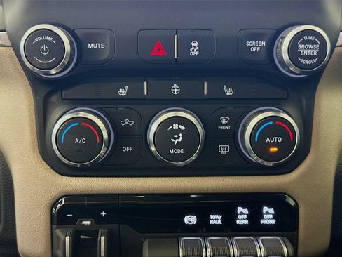 Used 2022 RAM 2500 Laramie AWD/4WD image 16